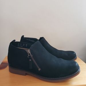 Hush Puppies Black Nubuck Leather Ankle Booties size 9.5